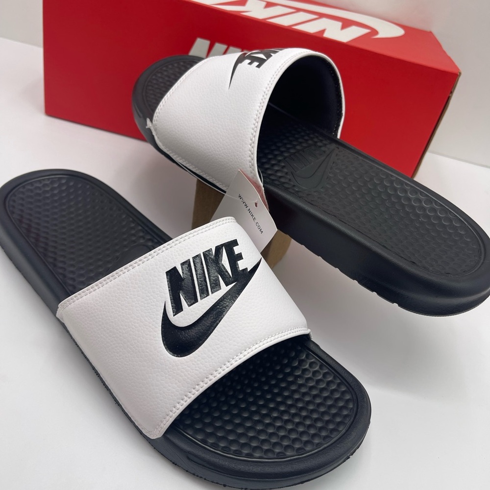 Nike Benassi JDI
Men's Slides Black and White Slides - Picture 7 of 16